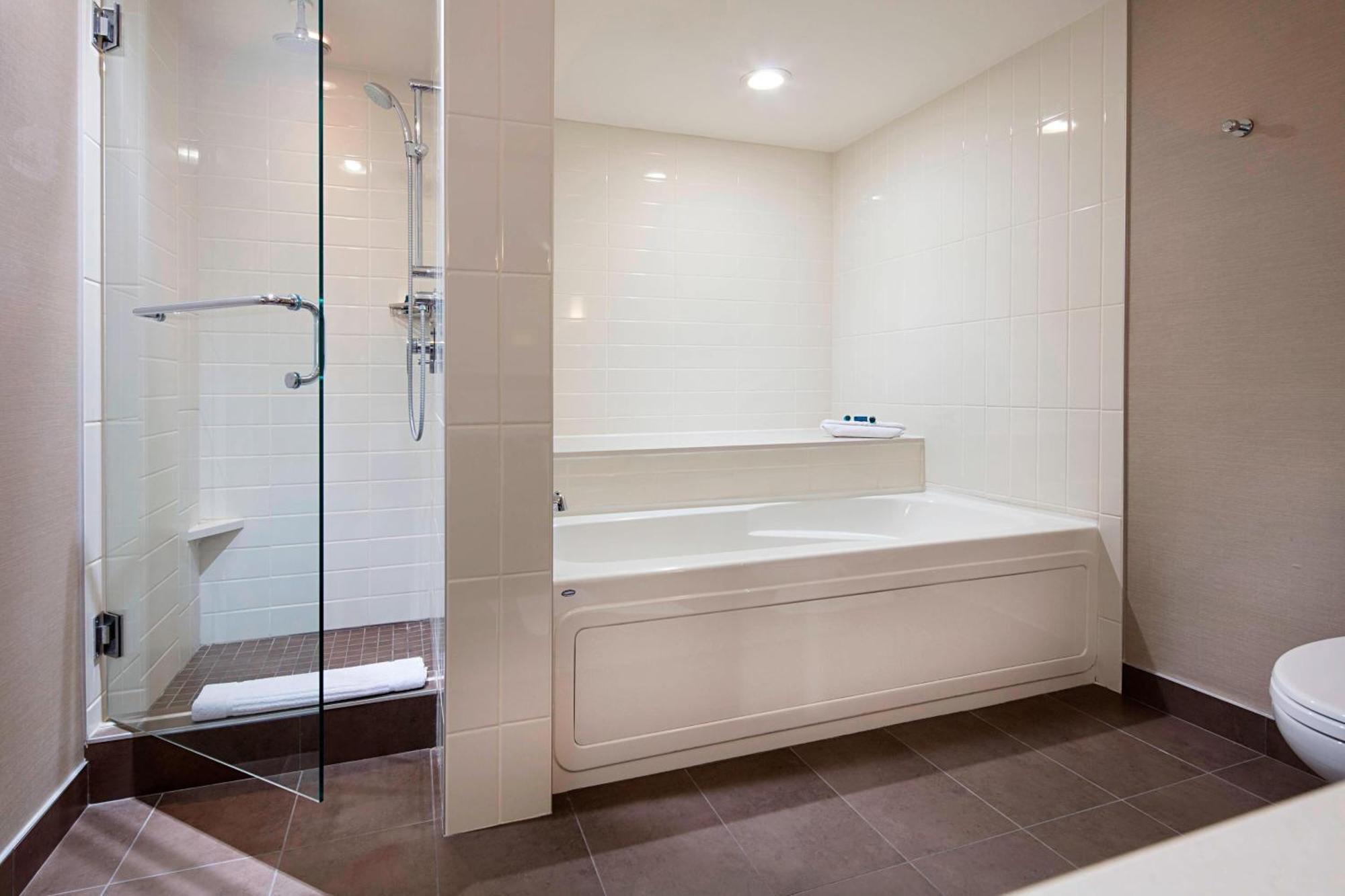 Delta Hotels By Marriott Edmonton South Conference Centre Zewnętrze zdjęcie