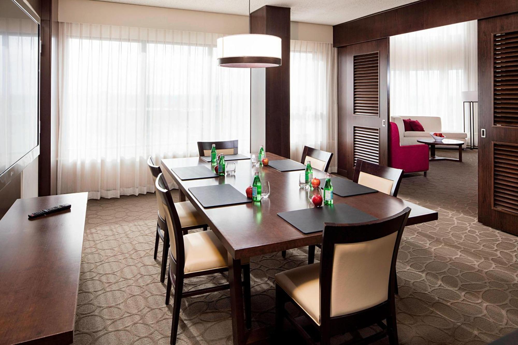 Delta Hotels By Marriott Edmonton South Conference Centre Zewnętrze zdjęcie