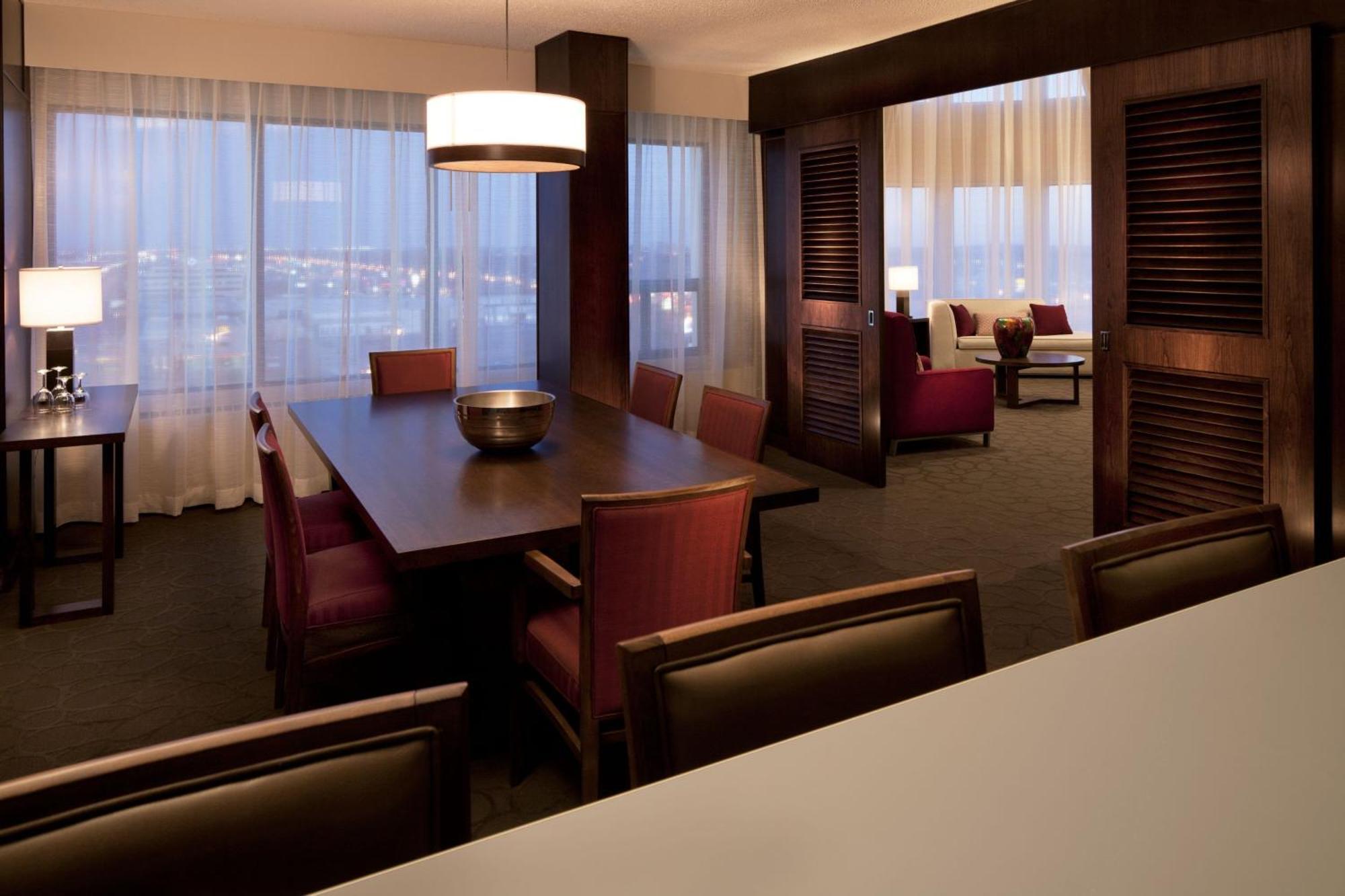 Delta Hotels By Marriott Edmonton South Conference Centre Zewnętrze zdjęcie