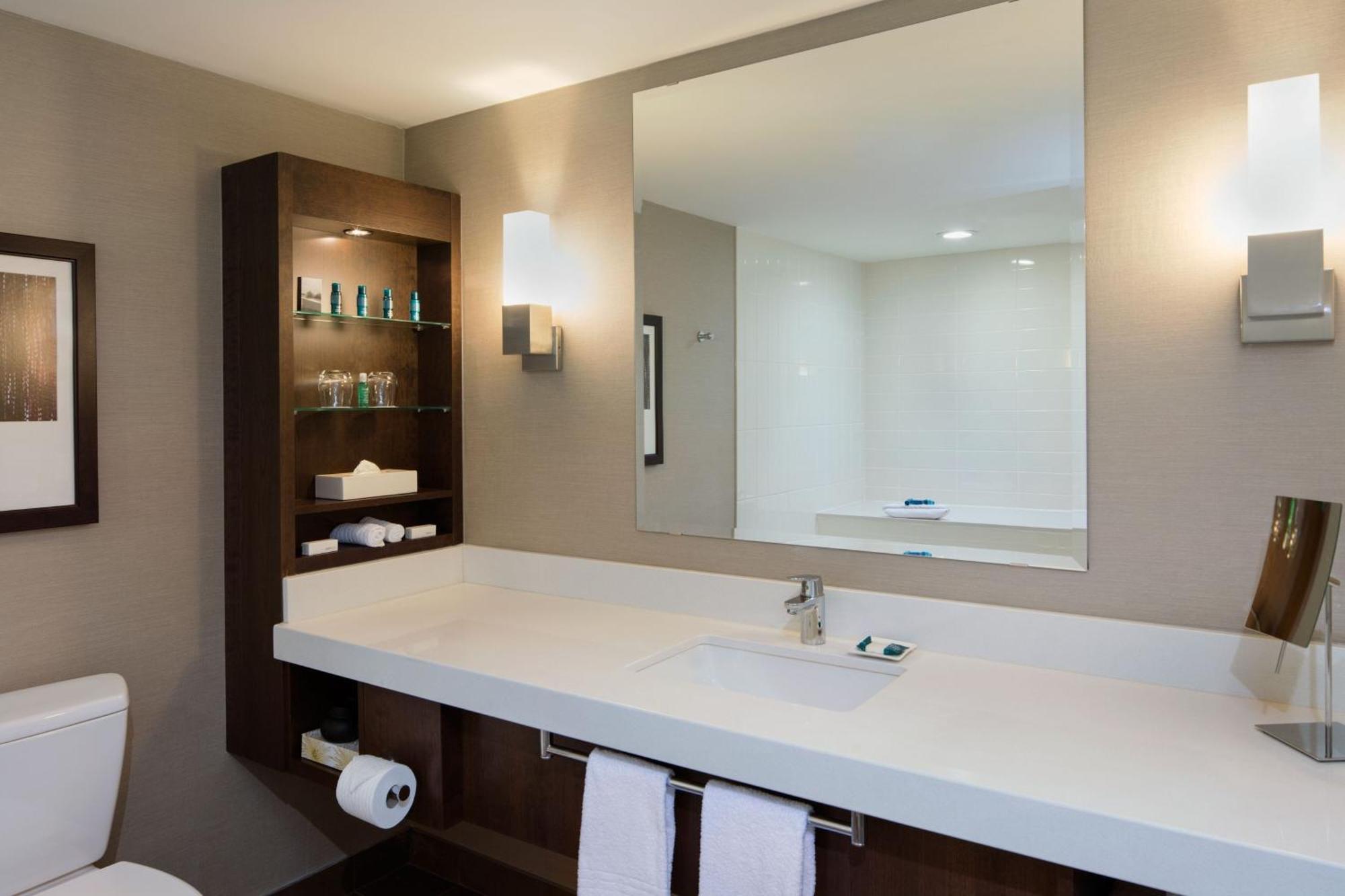 Delta Hotels By Marriott Edmonton South Conference Centre Zewnętrze zdjęcie